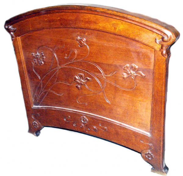 SPANISH ART NOUVEAU CARVED OAK BED & NIGHTSTAND - 2