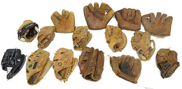 (15) VINTAGE BASEBALL GLOVES: (lot of 15) Vintage baseball gloves: (1) Montgomery Ward Phil Rizzuto 4230; (1) Mizuno Pete Rose; (1) Rawlings Roberto Clemente GJ64; (1) Rawlings Nolan Ryan OR512; (1) Rawlings Brooks Robinson