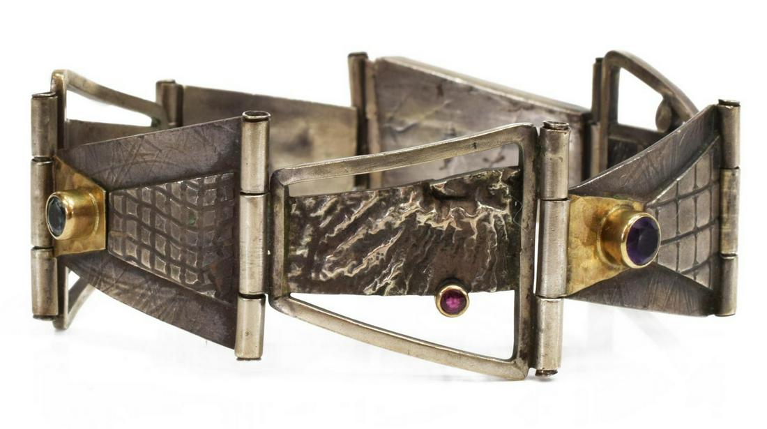 FRED TATE MODERNIST STUDIO MIXED METAL BRACELET: Studio bench made modernist mixed metal link bracelet, Fred Tate (Texas, 20th/ 21st c.), triangular links, five bezel-set gemstones, including amethyst, garnet, topaz and ruby, box clasp, approx 7.5"l