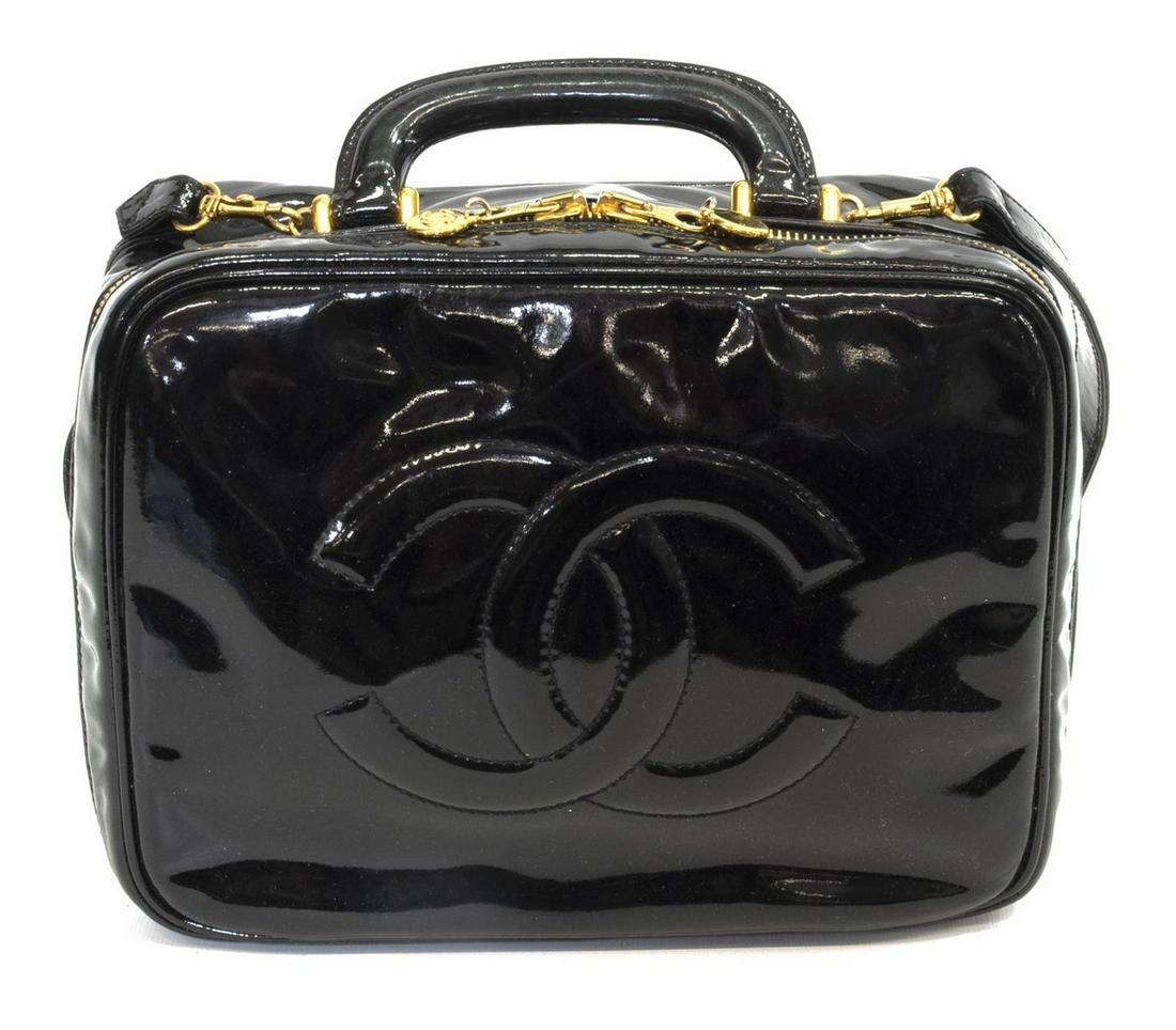 CHANEL BLACK PATENT LEATHER HANDBAG (1 of 4)