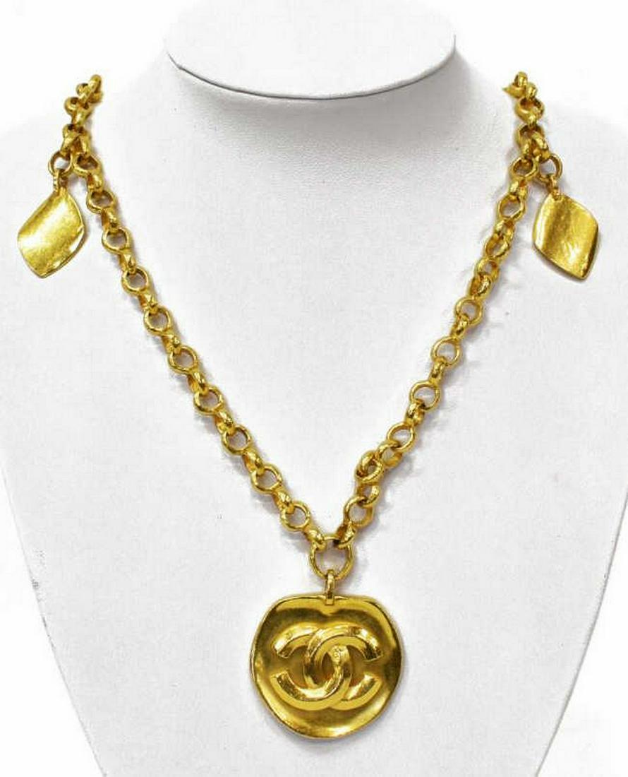 CHANEL GOLD-TONE CC LOGO NECKLACE (1 of 4)