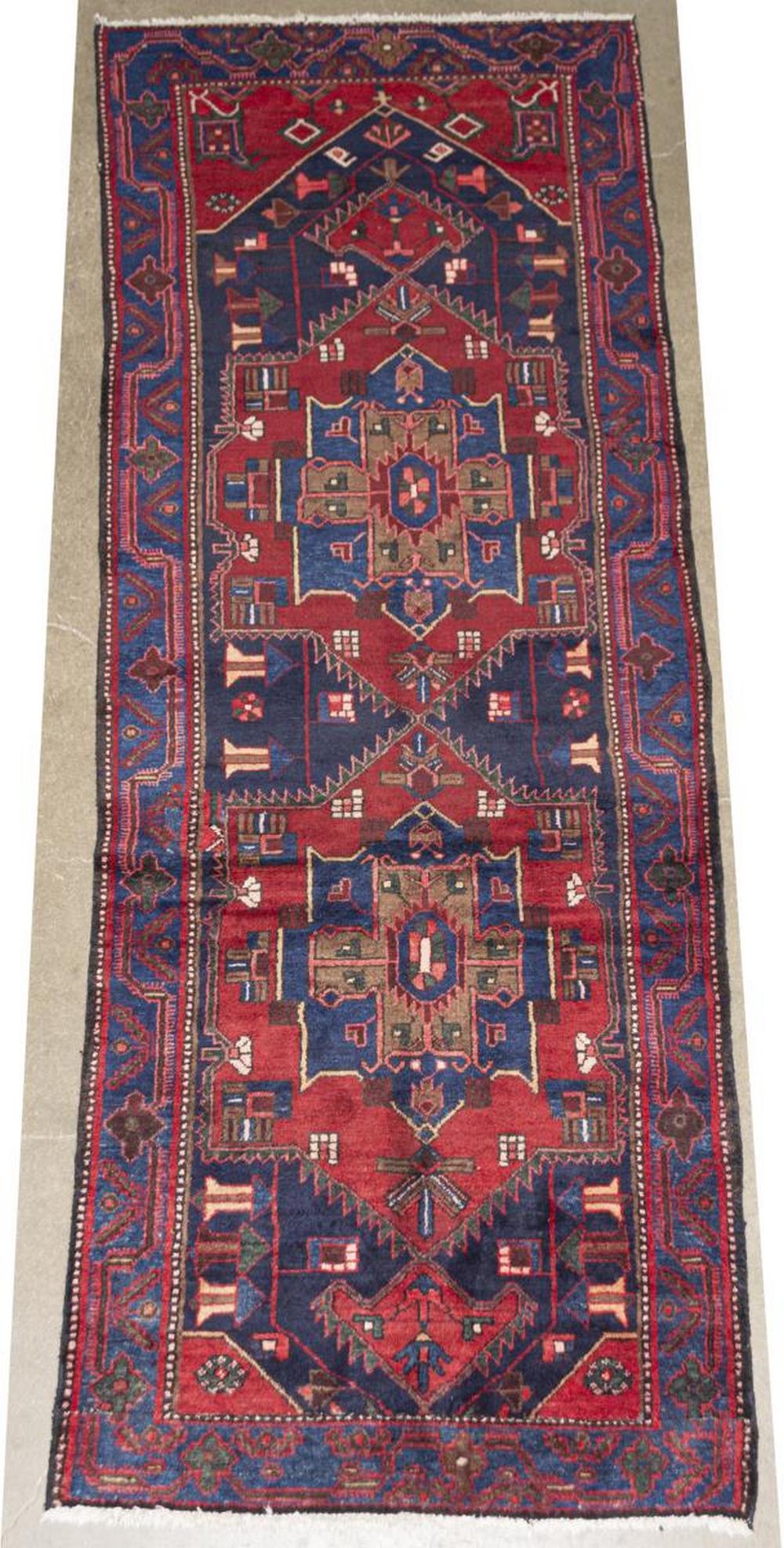 HAND-TIED PERSIAN SERAPI RUG, 9'1" X 3'5" (1 of 3)