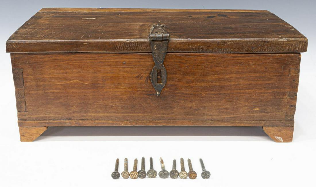 ANTIQUE WOOD STRONG BOX & NUMBERED RAILROAD NAILS (1 of 3)