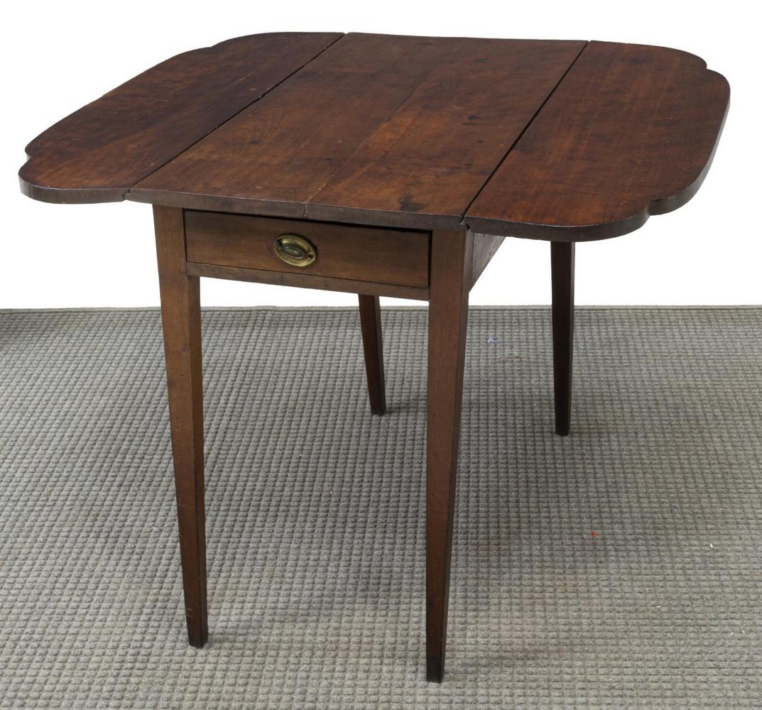 AMERICAN FEDERAL STYLE MAHOGANY PEMBROKE TABLE (1 of 3)