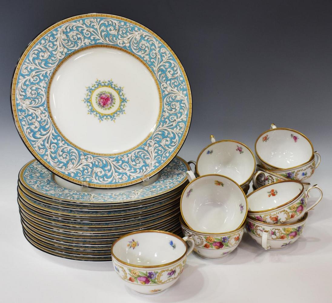(24) WEDGWOOD PLATES & SCHUMANN BAVARIA TEACUPS (1 of 5)