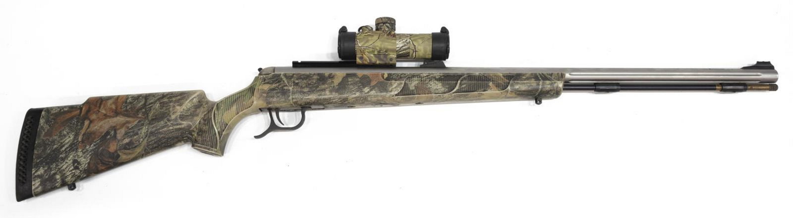 WINCHESTER APEX BLACK POWDER .45 RIFLE & SCOPE: Winchester Apex Muzzle Load Rifle, black powder, .45 caliber, swing action breech, 29.25" ribbed barrel, ramrod, composite Mossy Oak Break Up camouflage stock with cheek piece and two sling posts, mou