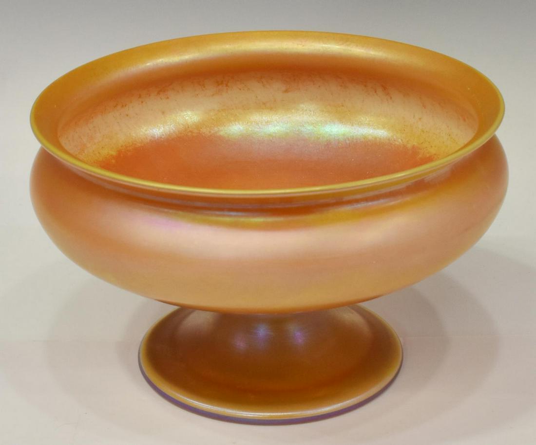 QUEZAL IRIDESCENT ART GLASS FOOTED BOWL (1 of 3)