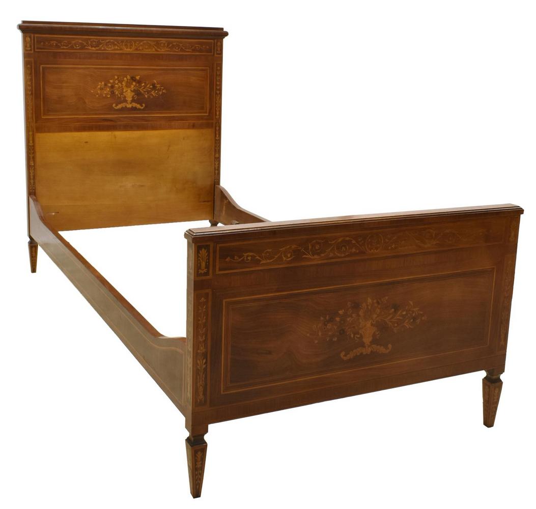 ITALIAN MAGGIOLINI STYLE MAHOGANY BED, 20TH C (1 of 2)