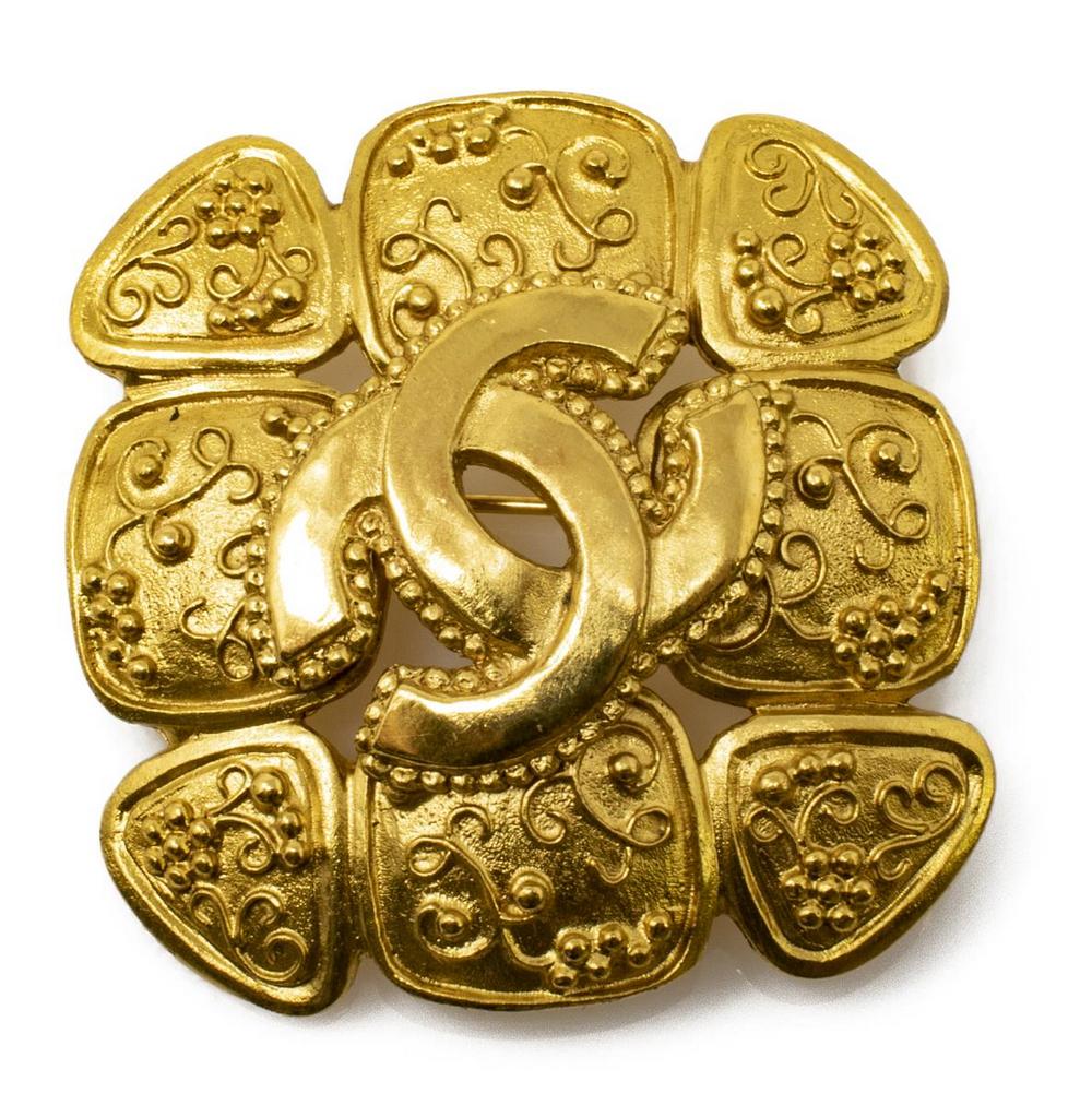 CHANEL GOLD-TONE CC LOGO BROOCH PIN AUTUMN 1996 (1 of 2)