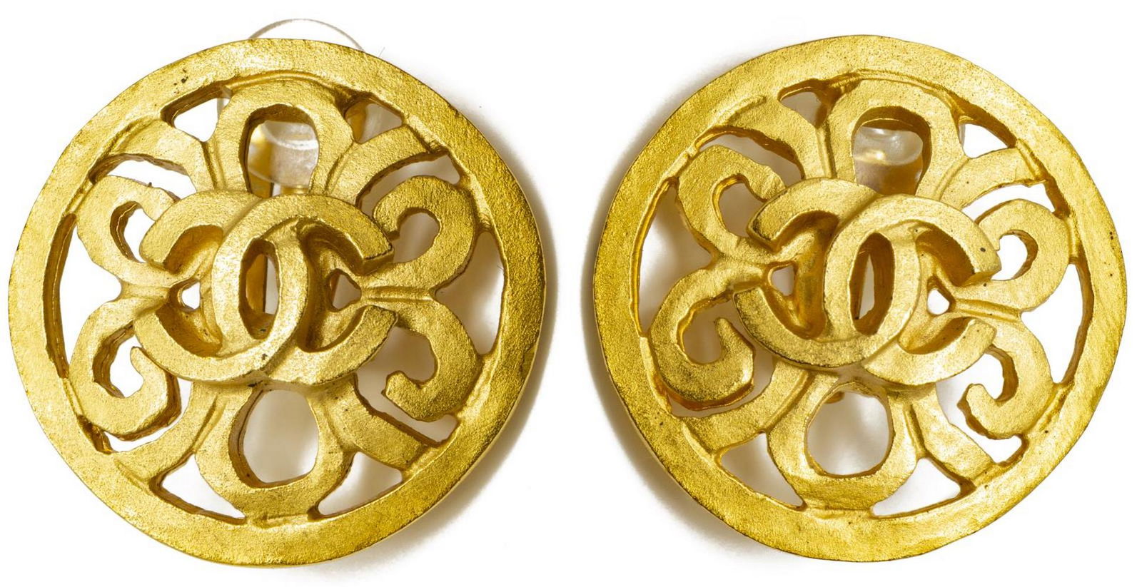 CHANEL GOLD-TONE CC LOGO FLOWER CLIP-ON EARRINGS (1 of 3)