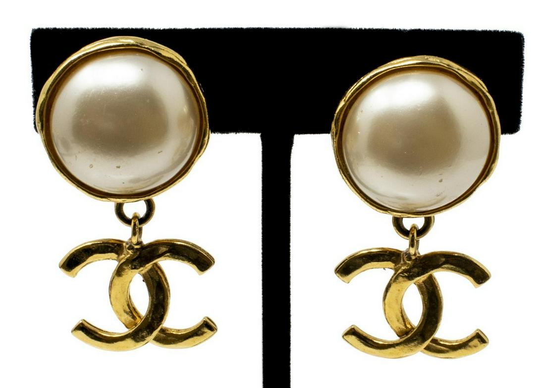 CHANEL GOLD-TONE FAUX PEARL CC CLIP-ON EARRINGS (1 of 4)