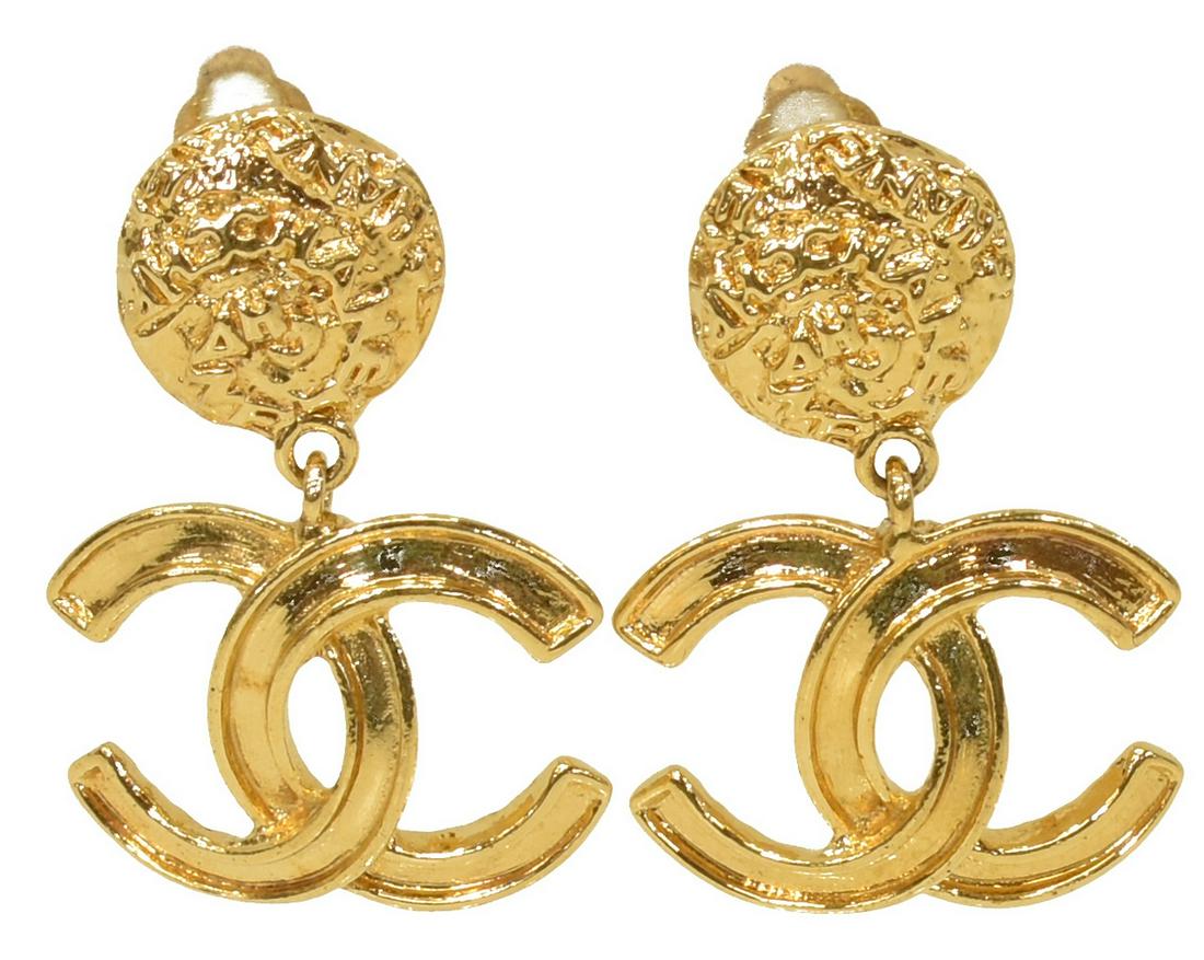 CHANEL GOLD-TONE CC LOGO CLIP-ON EARRINGS (1 of 2)