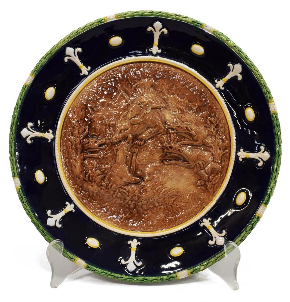 ENGLISH GEORGE JONES (ATTRIB) MAJOLICA CHARGER: English majolica charger, attributed to George Jones, late 19th c., molded laurel garland rim, cobalt border with fleurs-de-lis, central high relief scene of hunting dogs pursuing a fox, mottled torto