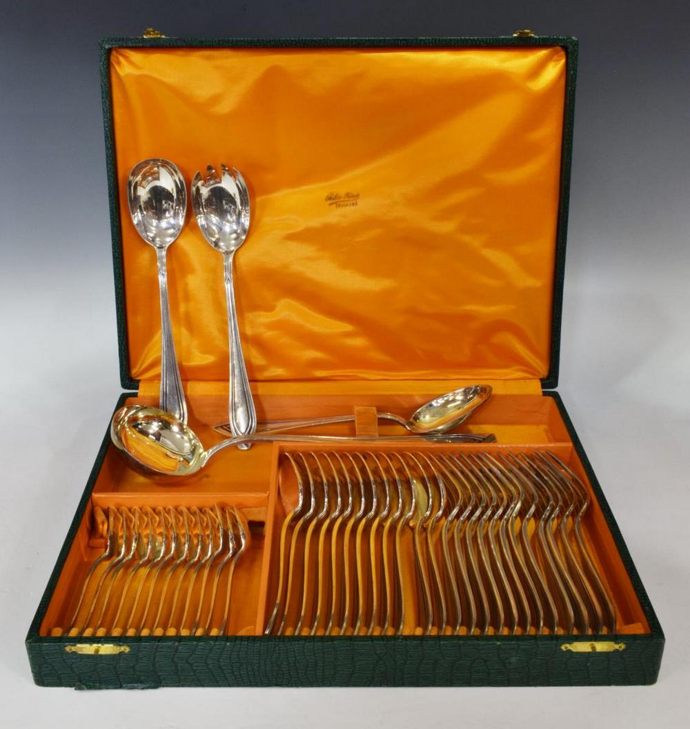 (40) FRENCH FELIX FRERES SILVER PLATE FLATWARE: (lot of 40) French silver plate flatware, Felix Freres, including: (12) forks, 8 3/8"l, (12) spoons, 8 3/8"l, (12) teaspoons, 5.5"l, (1) serving spoon, 10 1/8"l, (2 piece) salad serving set, 10 1/8"l,