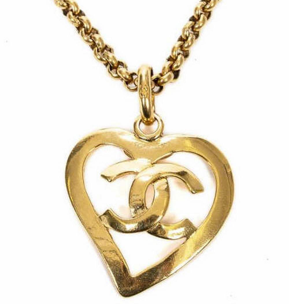 CHANEL GOLD-TONE CC HEART LOGO PENDANT NECKLACE (1 of 2)