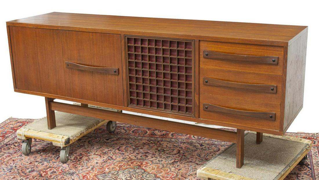 ITALIAN MID-CENTURY MODERN TEAKWOOD SIDEBOARD (1 of 5)