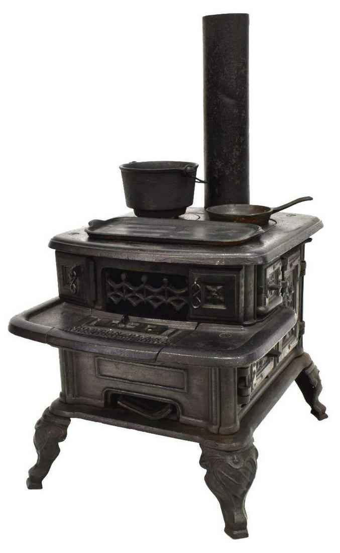 ABENDROTH BROS. SALESMAN SAMPLE CAST IRON STOVE (1 of 6)