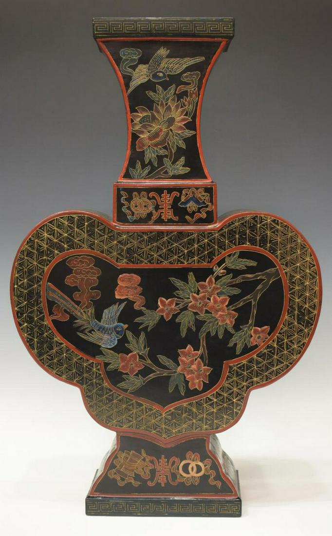 CHINESE PARCEL GILT LACQUERED PAPIER-MACHE VASE (1 of 3)