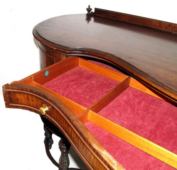 1920'S AMERICAN CARVED WALNUT SIDEBOARD, ILLINOIS - 3