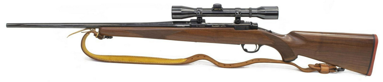 RUGER M77 BOLT RIFLE, .30-06 SPRG. CALIBER, SCOPE: Ruger Model M77 rifle, .30-06 Springfield caliber, bolt action, five round internal magazine, 22"-barrel, mounted Weaver K4-W scope, checkered hardwood stock, tooled leather sling, SN 75-95XXX *REQUIR