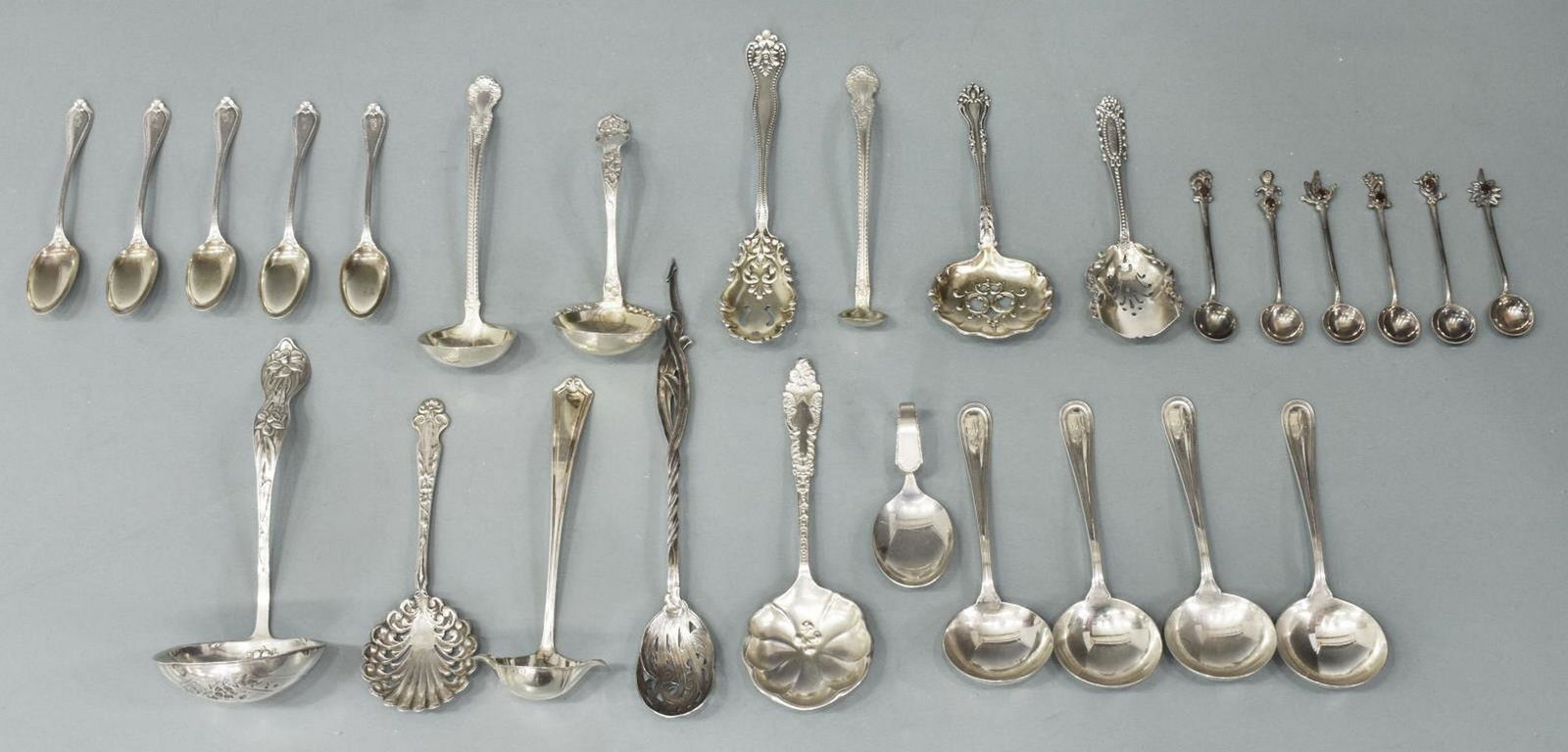 (27) STERLING SILVER ORNAMENTAL SERVING FLATWARE (1 of 7)