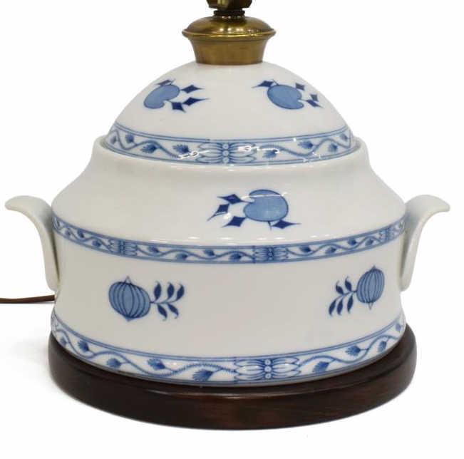 FREDERICK COOPER BLUE & WHITE PORCELAIN TABLE LAMP: Frederick Cooper, Chicago blue and white porcelain table lamp, single-light, having blue foliate motifs, rising on round wood base, approx 17.5"h, 8.75"diam, 4.75lbs Start Price: $50.00