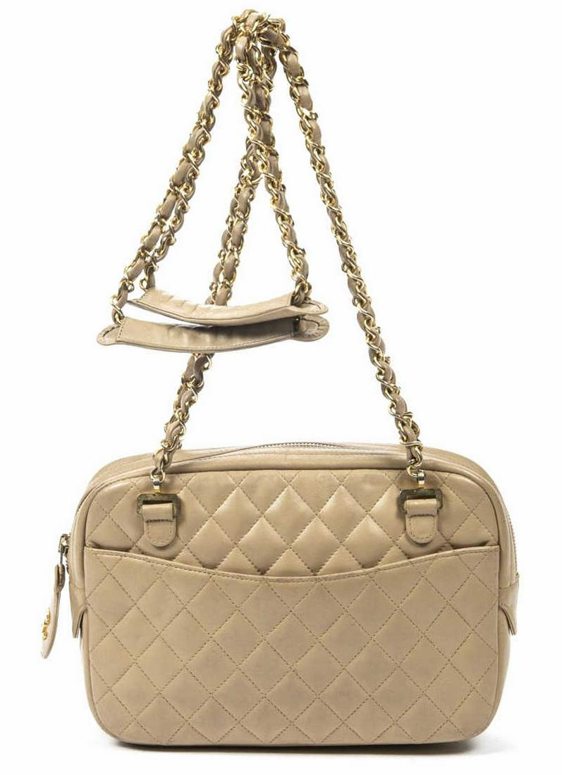VINTAGE CHANEL QUILTED LEATHER SHOULDER BAG (1 of 7)