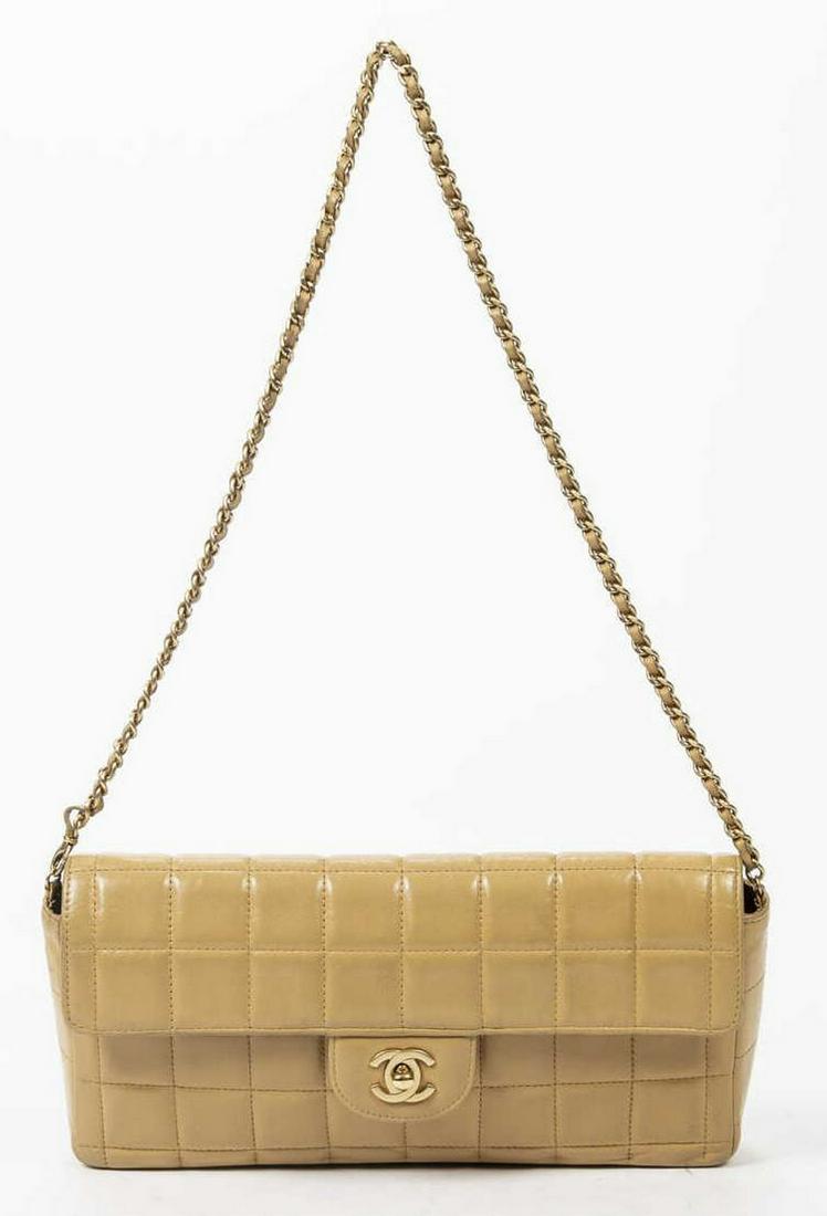 CHANEL CHOCOLATE BAR EAST/WEST FLAP BAG: Chanel Chocolate Bar East/ West Flap bag, in beige square quilted leather, with gold-tone hardware, classic chain-link and leather shoulder strap, tonal leather lining, dual slip pockets at interior w