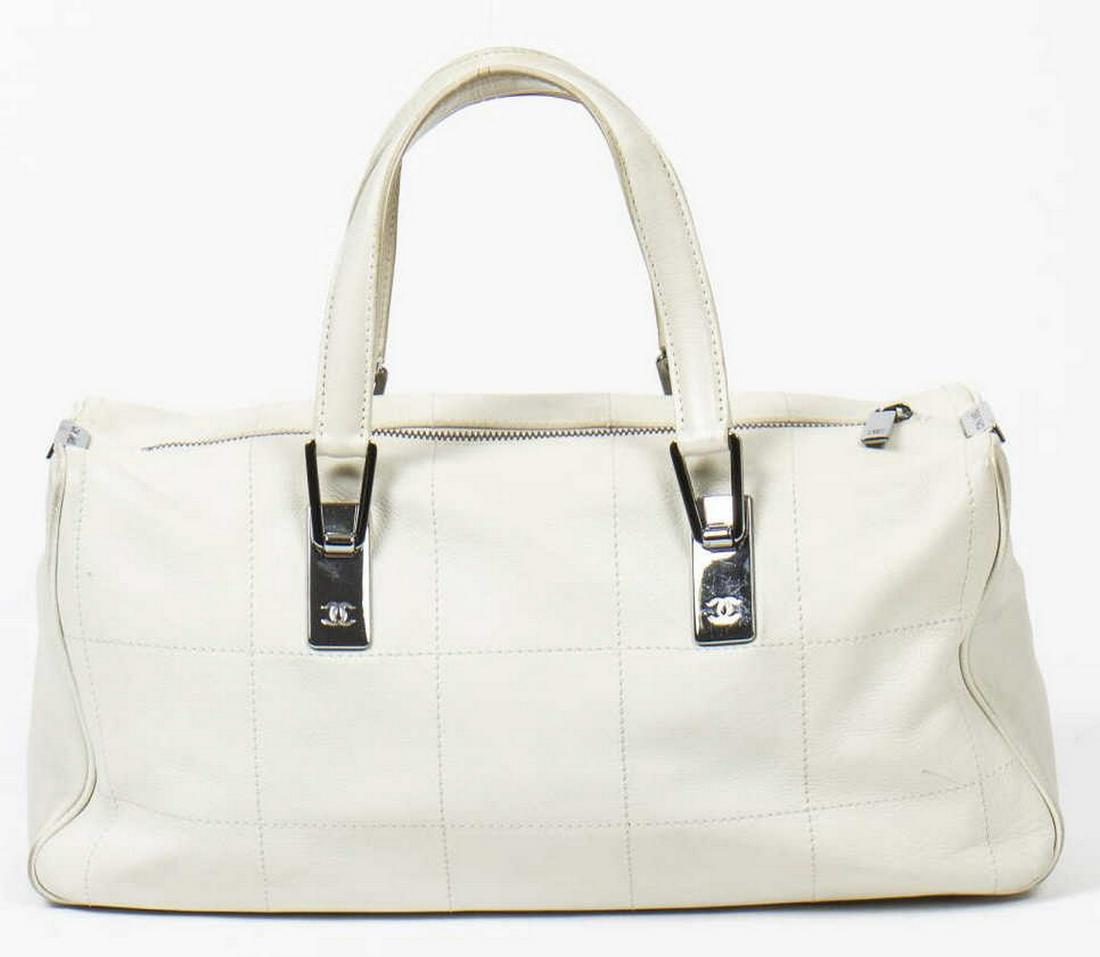 CHANEL LAX WHITE SQUARE QUILTED LEATHER BOWLER BAG (1 of 7)