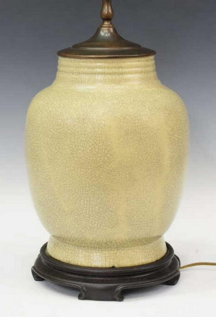CHINESE CRACKLE GLAZE PORCELAIN VASE TABLE LAMP (1 of 3)