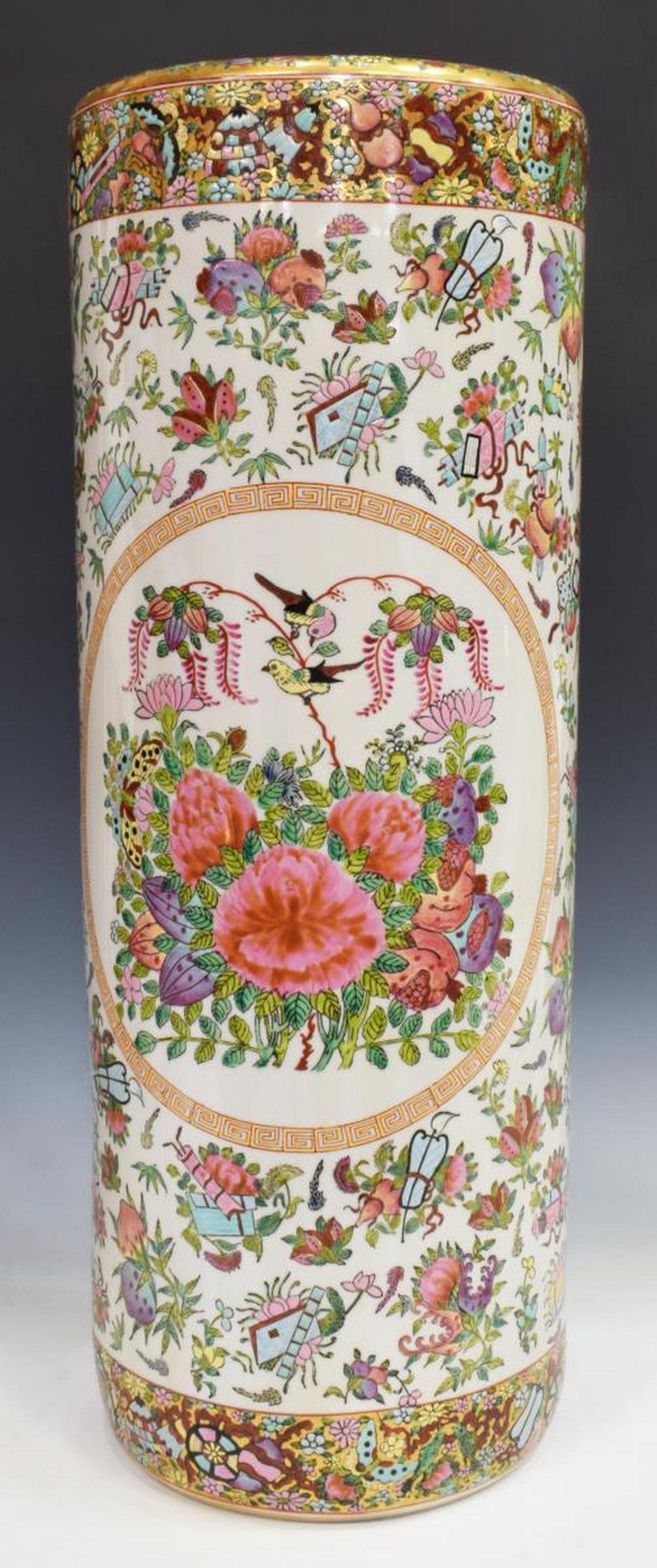 CHINESE ROSE MEDALLION PORCELAIN UMBRELLA STAND (1 of 3)