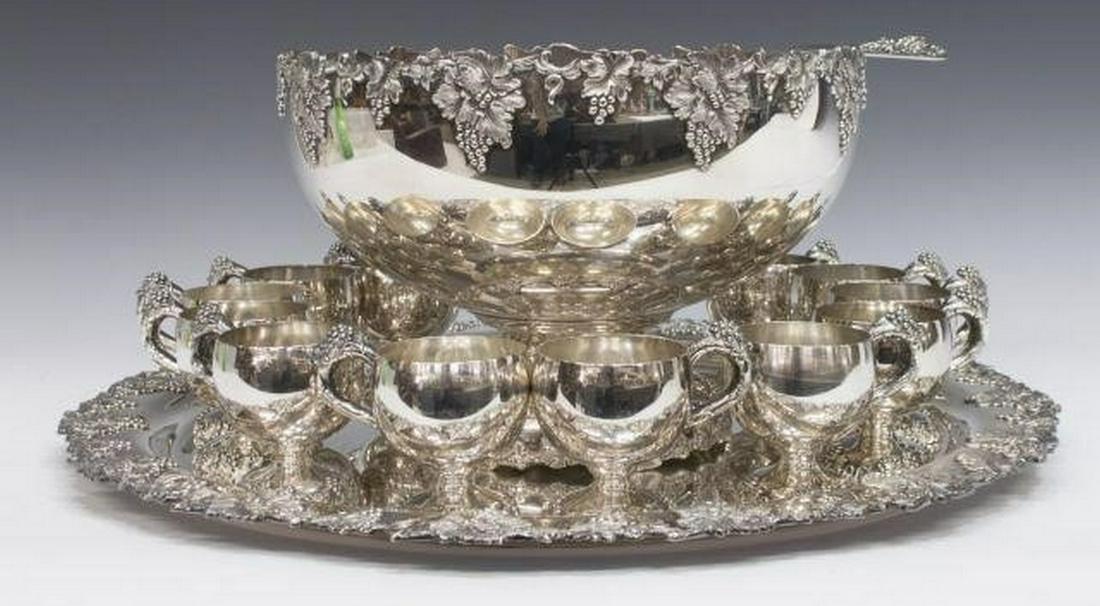 (15) INTERNATIONAL SILVERPLATE PUNCH BOWL SERVICE (1 of 5)