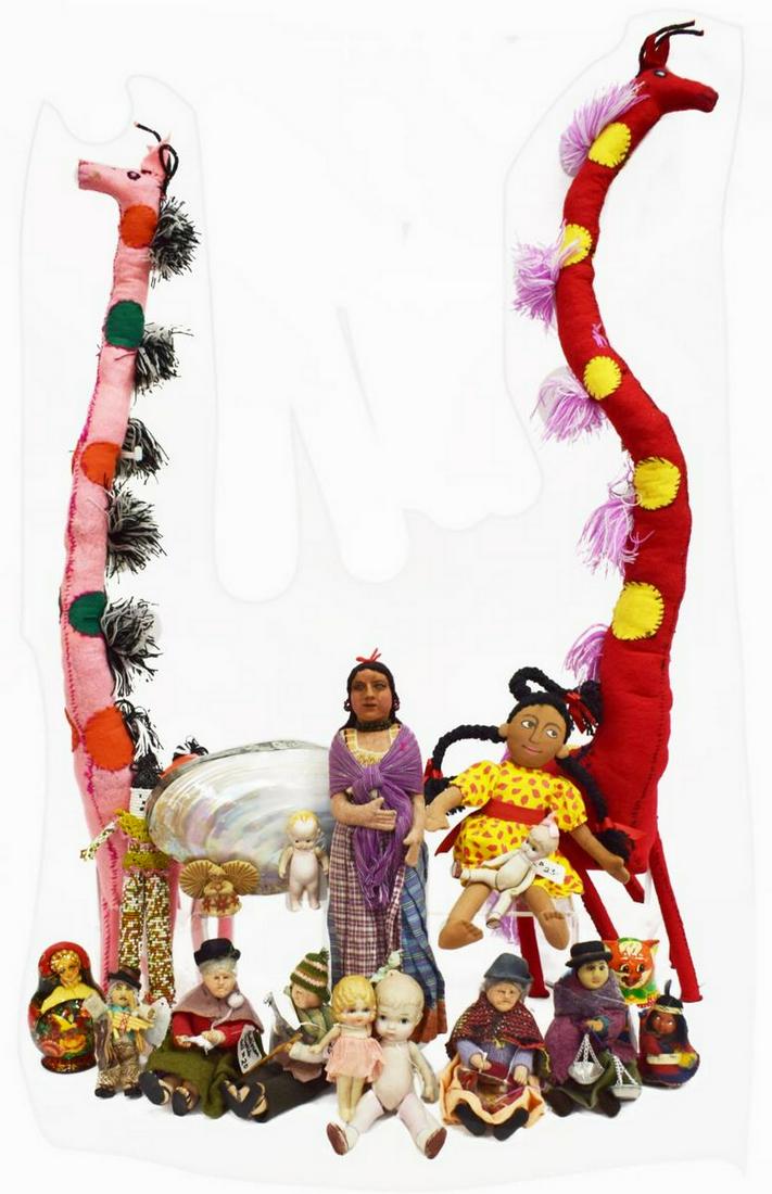 (LOT) WORLD TRAVEL SOFT TOYS & OTHER DOLLS (1 of 6)