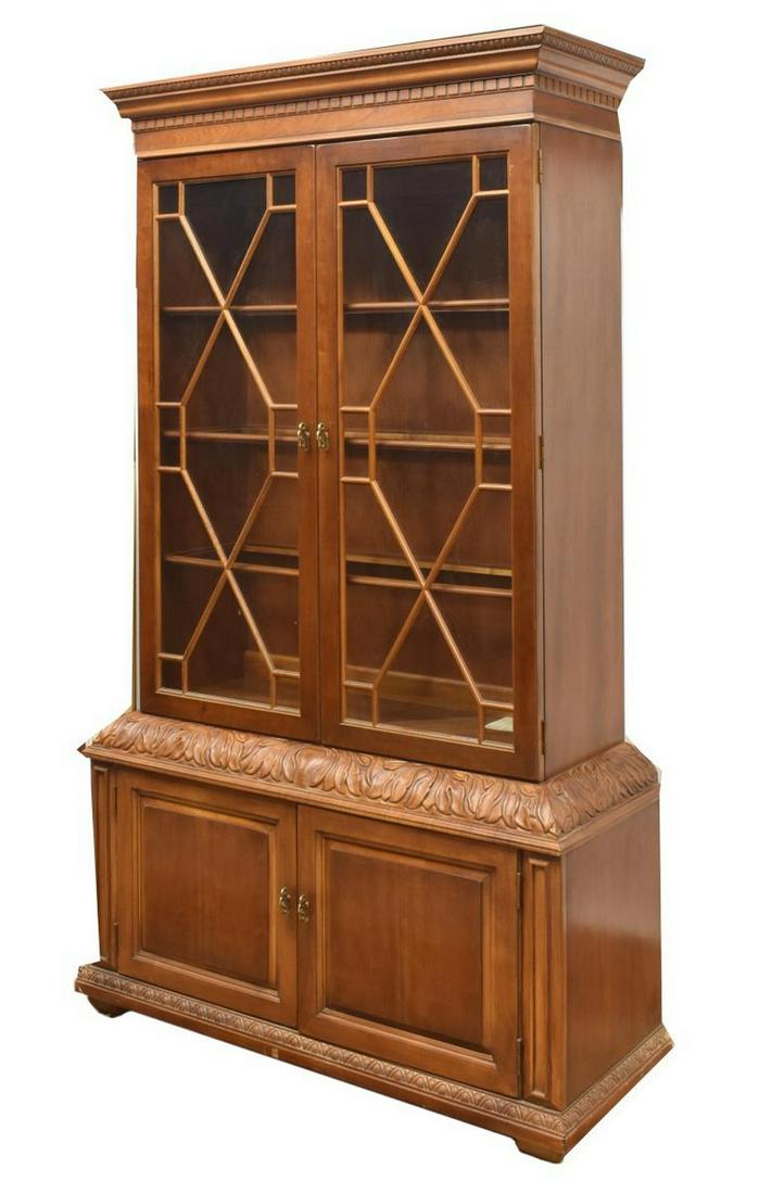 HICKORY WHITE ENGLISH STYLE CHINA DISPLAY CABINET (1 of 3)