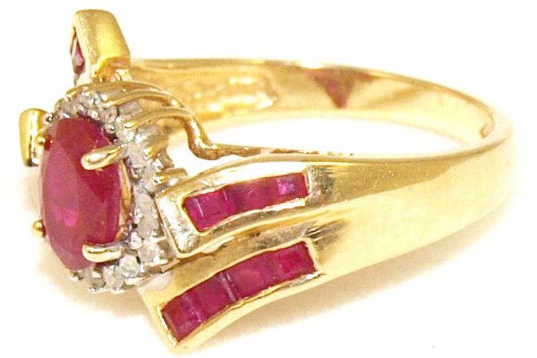 LADIES 14KT YELLOW GOLD, RUBY, & DIAMOND RING