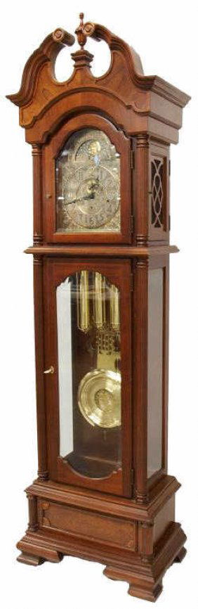 136: AMERICAN RIDGEWAY MAHOGANY GRANDFATHER CLOCK : Lot 136