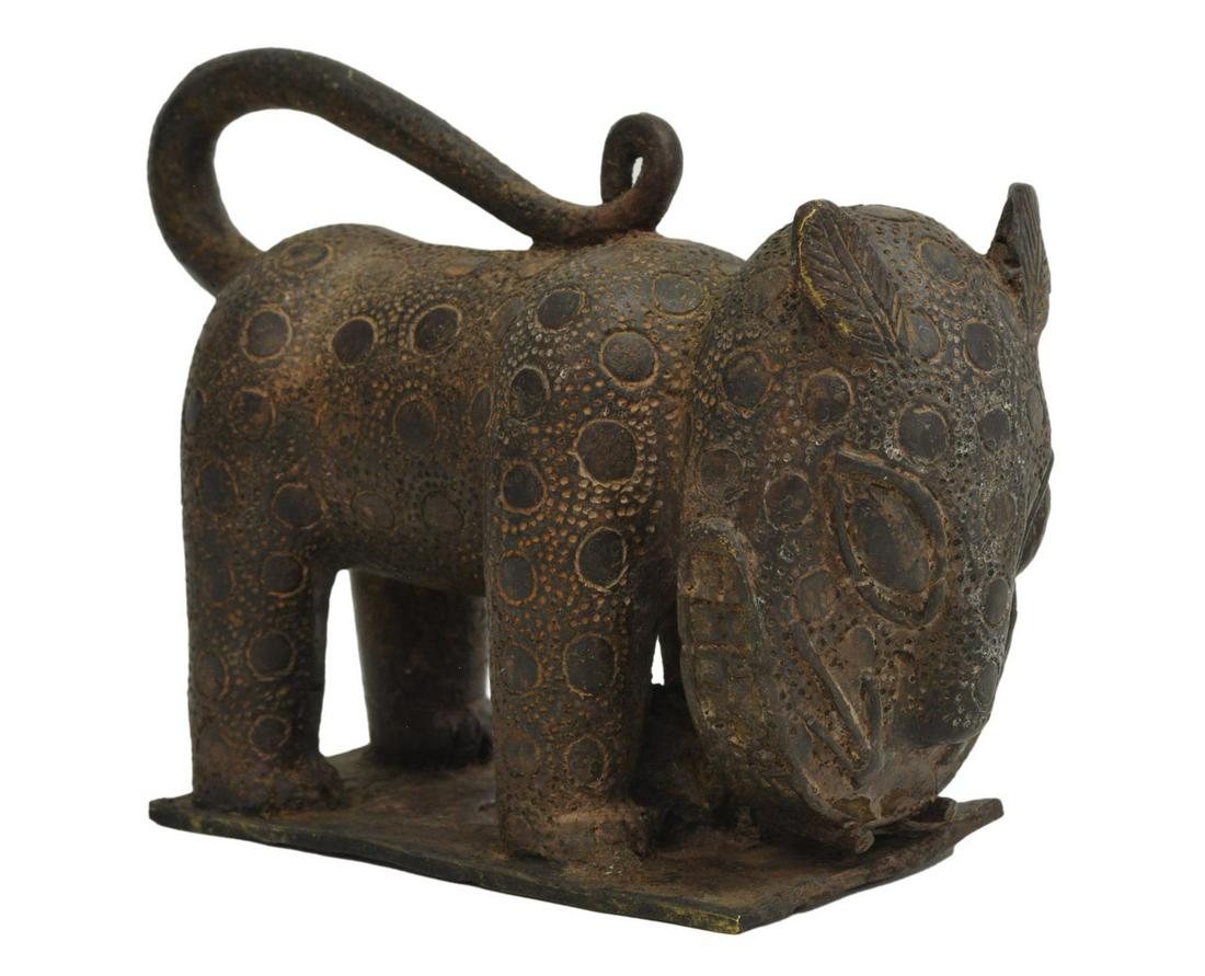 WEST AFRICAN BENIN BRONZE SPOTTED LEOPARD: West African patinated bronze leopard, Edo peoples, Benin, Nigeria, lowered head, open mouth with bared teeth, regular spotted pattern, tail curved above his back, on an integral plinth, approx 5.25"h