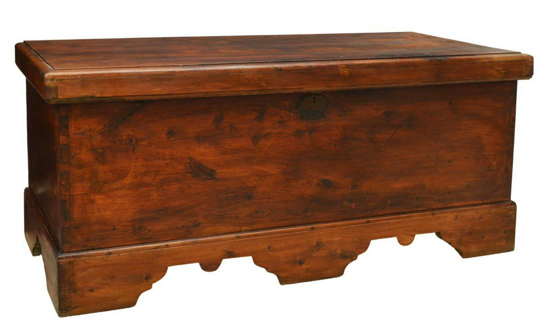 LARGE SPANISH STORAGE CHEST / TRUNK (1 of 5)