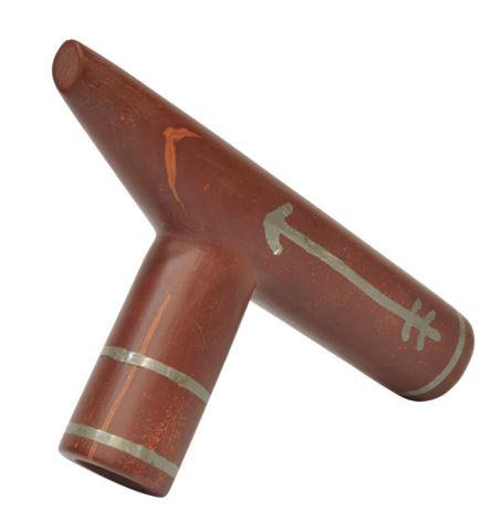 NATIVE AMERICAN SIOUX LEAD-INLAID CATLINITE PIPE: Native American pipe, likely Sioux, age undetermined, red catlinite with lead inlaid arrow at two sides, inlaid circle at outside of bowl and shank, approx 4"h, 7.5"l, 1.25lbs Start Price: $50.00