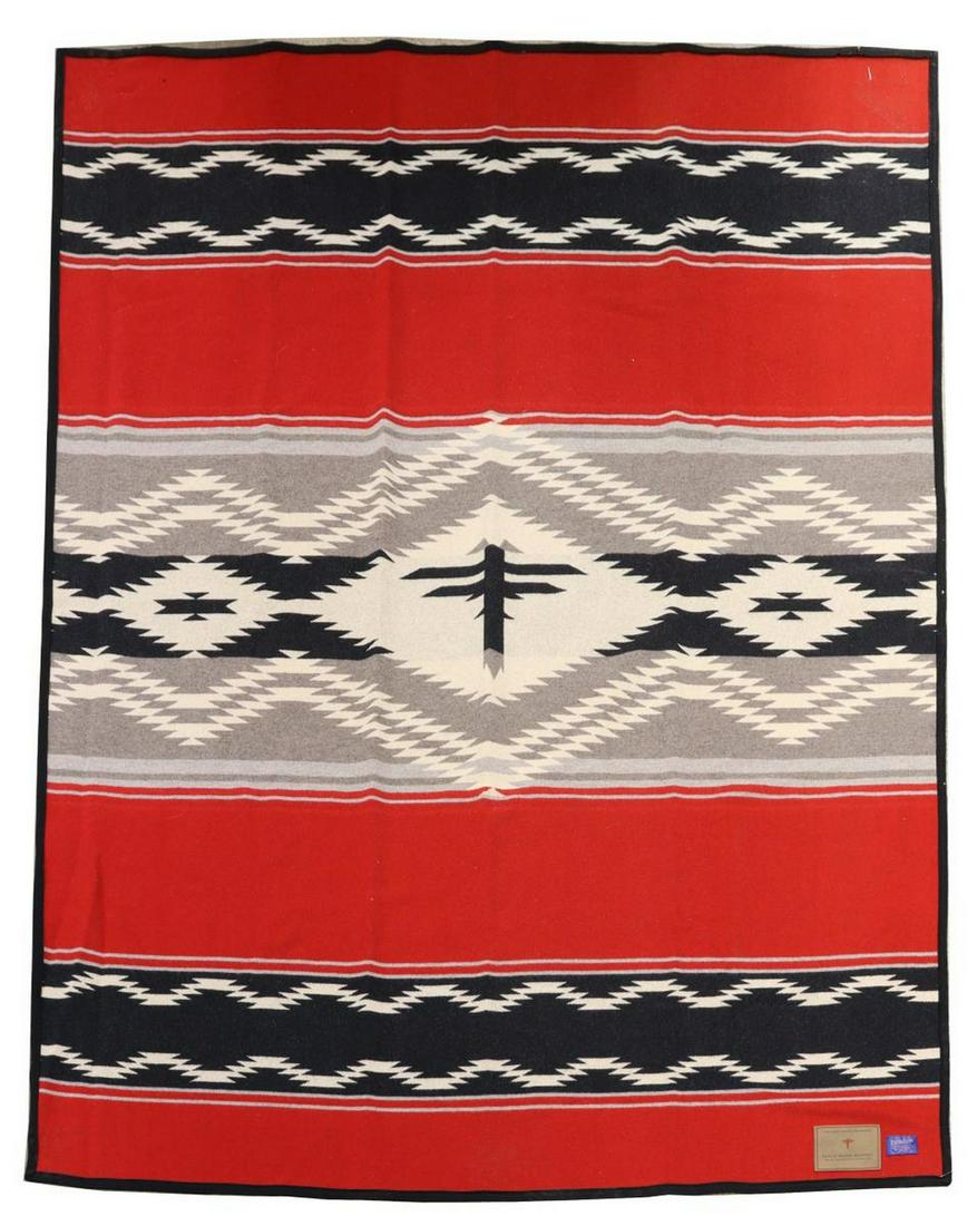 PENDLETON WOOLEN MILLS NAVAJO WATER BLANKET (1 of 4)