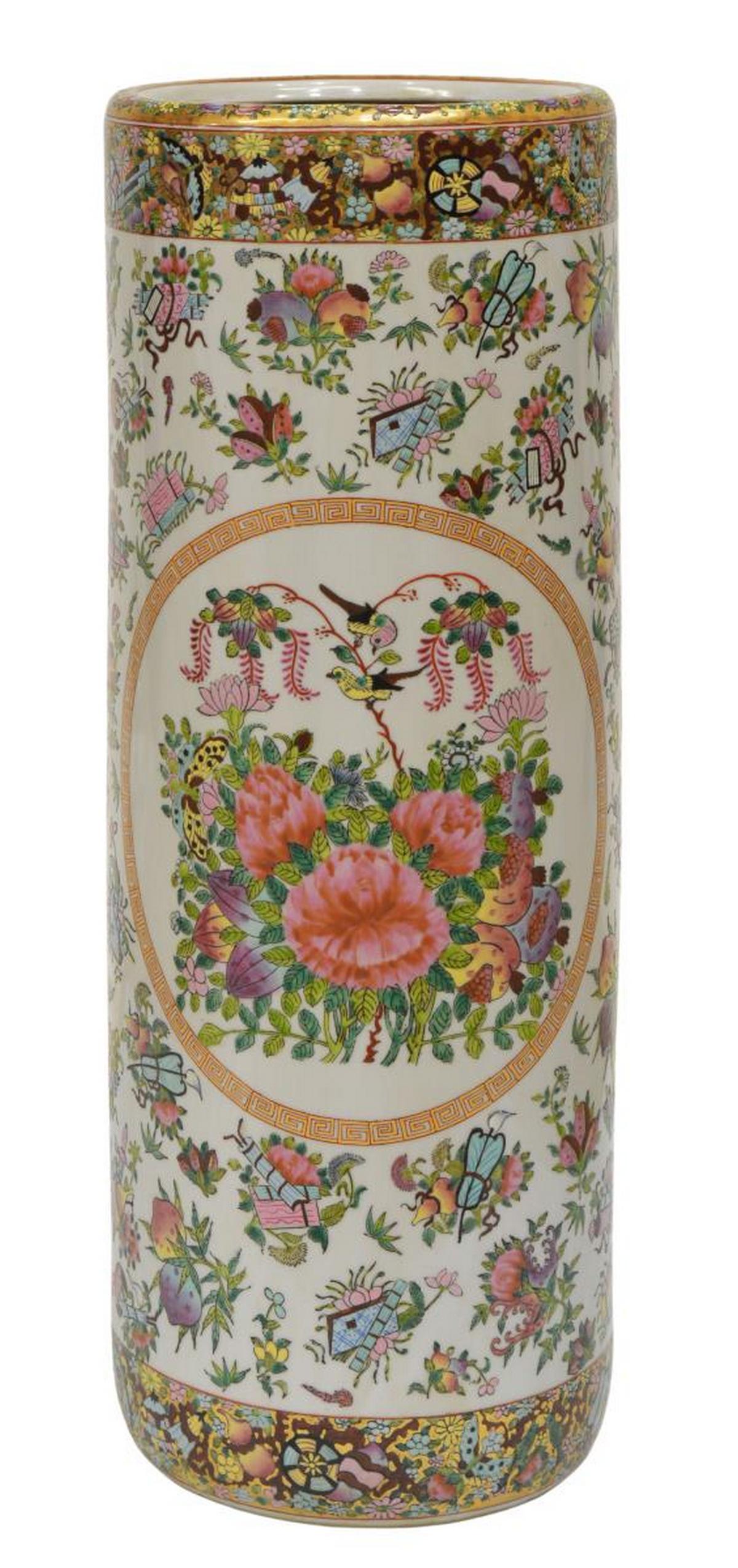 CHINESE ROSE MEDALLION PORCELAIN UMBRELLA STAND (1 of 3)