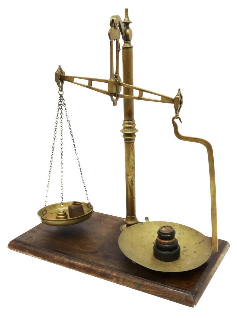 ENGLISH W & T AVERY BRASS BALANCE SCALES & WEIGHTS (1 of 6)