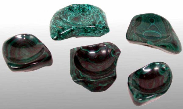 LOT VINTAGE MALACHITE FREE FORM DECORATIVE OBJECTS: (lot of 5) Collection of vintage malachite objects of free form, each specimen highly patterned with polished dished top and natural base, largest: 4"l, 2.75"w, 3.5lbs total