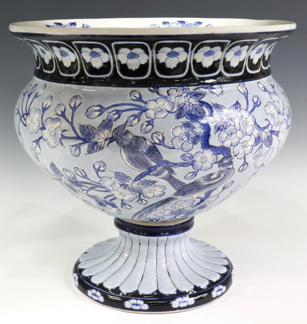 DECORATIVE BLUE & WHITE CERAMIC FOOTED JARDINIERE (1 of 4)