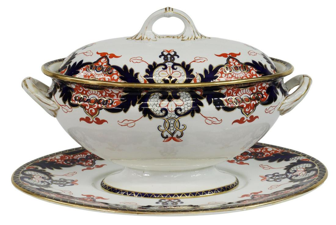 (2) ROYAL CROWN DERBY SOUP TUREEN & UNDERPLATE: (lot of 2) English Royal Crown Derby bone china lidded soup tureen and underplate, c.1888, in the Imari palette, having foliate scroll motif on white ground, with gilt rim and accents, each bearing th