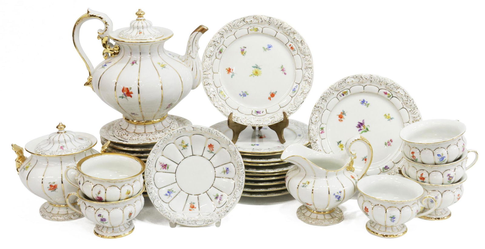 (33) MEISSEN 'SCATTERED FLOWERS' DESSERT SERVICE: (lot of 33) Meissen porcelain dessert and tea service, in the "Scattered Flowers" pattern, including: (12) plates, approx 7.75"diam, (6) cups, (one) with gilt rim, together with (12) saucers, approx 6