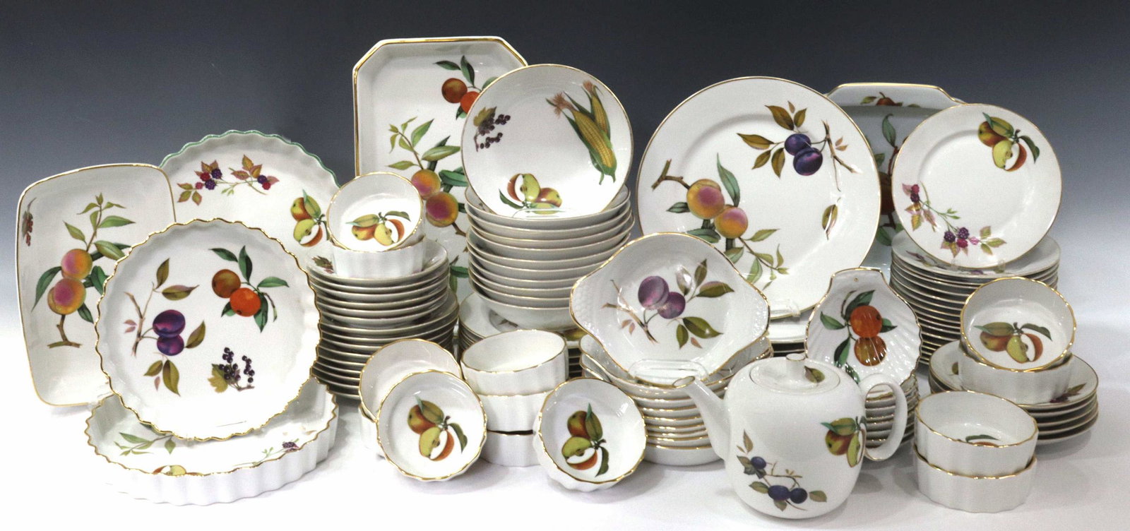 100) ROYAL WORCESTER 'EVESHAM GOLD' DINNER SERVICE: (lot of 100) English Royal Worcester "Evesham Gold" porcelain dinner service, late 20th c., comprising: (7) dinner plates, approx 10"diam, (8) salad plates, approx 8.25"diam, (17) bread and butter pla