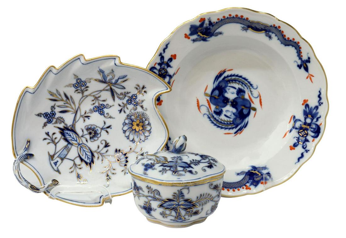 (3) MEISSEN DRAGON BOWL & BLUE ONION TABLEWARE: (lot of 3) Meissen porcelain table items, including: (1) bowl, in the "Dragon Blue" pattern, approx 9.5"diam, (1) leaf-shaped dish, in the "Blue Onion" pattern, with gold trim, small chip to leaf tip,