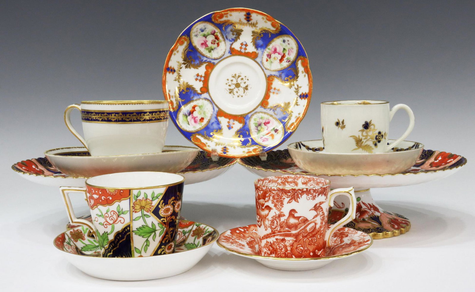 (7) TEACUPS & SAUCERS, COPELAND FOOTED COMPOTES: (lot of 7) Table items, including: (pair) English parcel gilt footed compotes, Copeland, in an Imari style pattern, approx 2.5"h, 8.25"diam, (4) English teacup and saucers, varied makers, including Ro