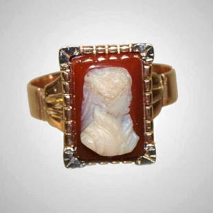 LADIES 14KT GOLD & CAMEO STYLE ESTATE RING: Ladies 14kt yellow gold estate ring centered by a square cameo, 4 grams tw